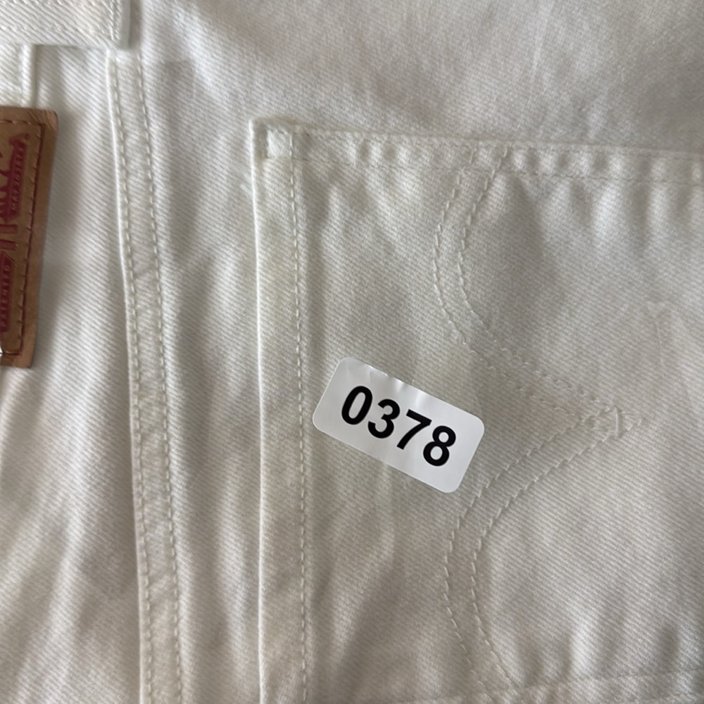 Levi's Mid Rise Mid Length Denim Shorts Women's Size 31 - Picture 13 of 13